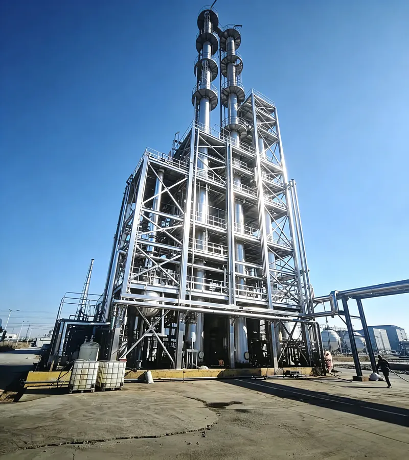 Columna de destilación de la planta de 1,3-dicloropropeno en Shandong, China, con contenedores IBC